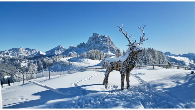 Der Hirsch von Fertazza: Kunst und Natur im Herzen des Val Fiorentina