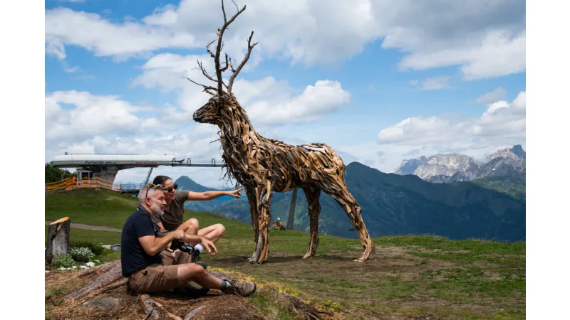 Der Hirsch von Fertazza: Kunst und Natur im Herzen des Val Fiorentina